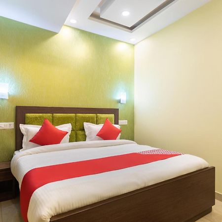 Super Oyo Hotel O Red Stone Inn New Delhi Bagian luar foto