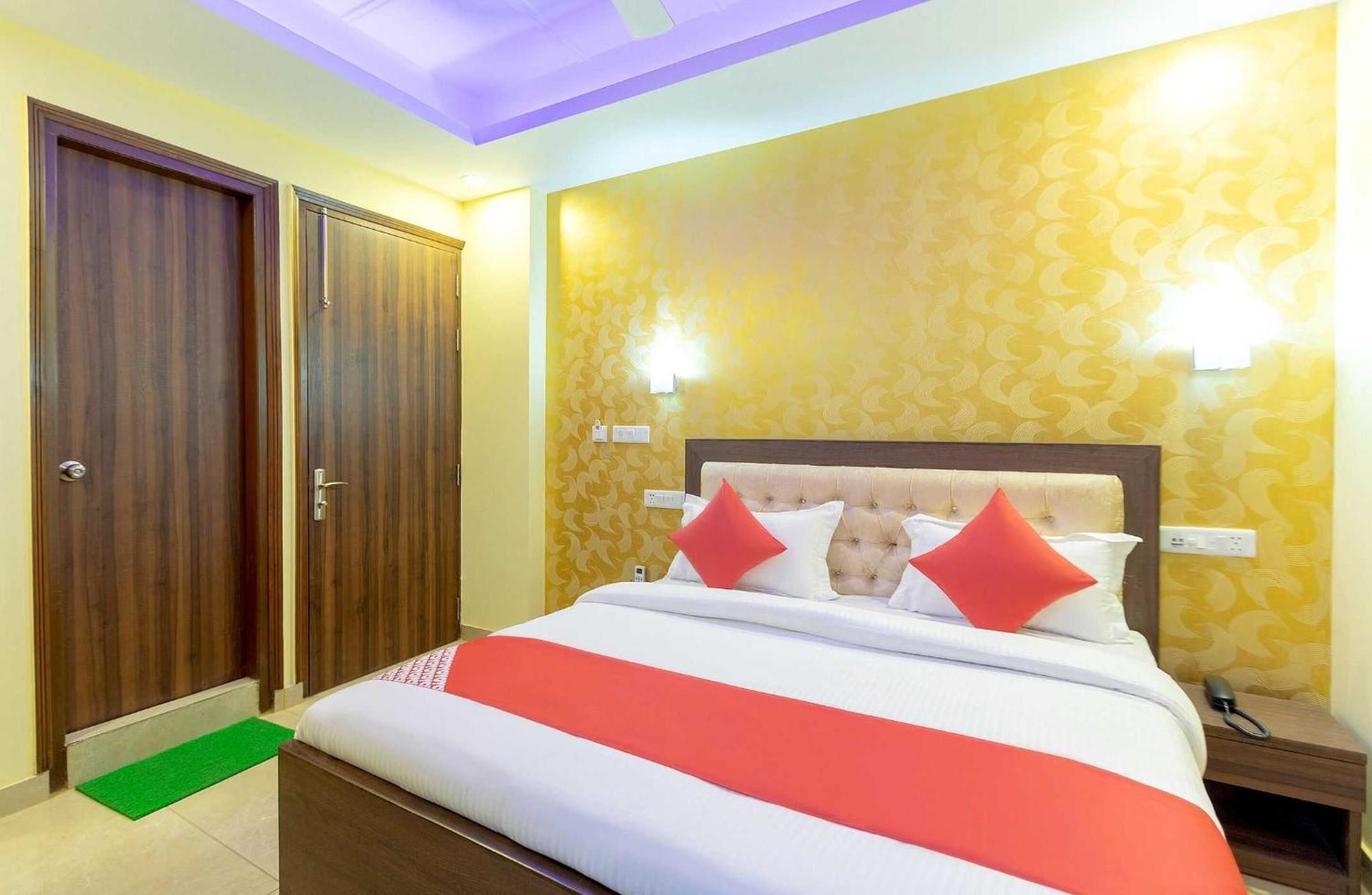 Super Oyo Hotel O Red Stone Inn New Delhi Bagian luar foto