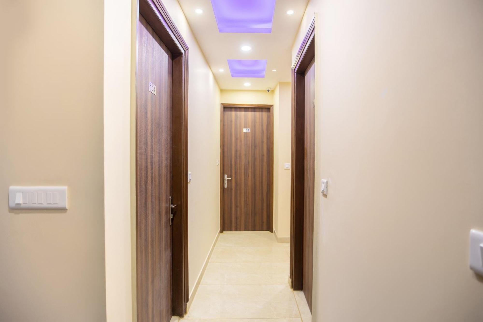 Super Oyo Hotel O Red Stone Inn New Delhi Bagian luar foto