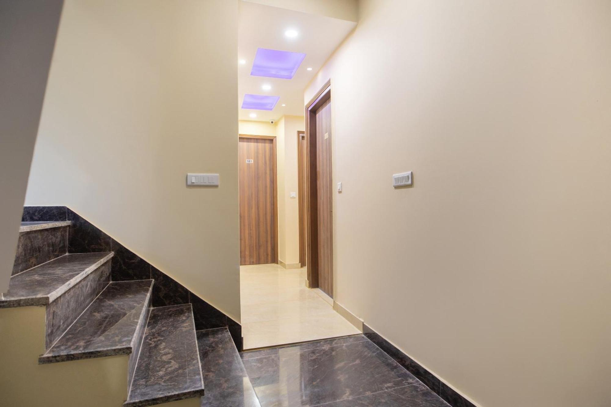 Super Oyo Hotel O Red Stone Inn New Delhi Bagian luar foto