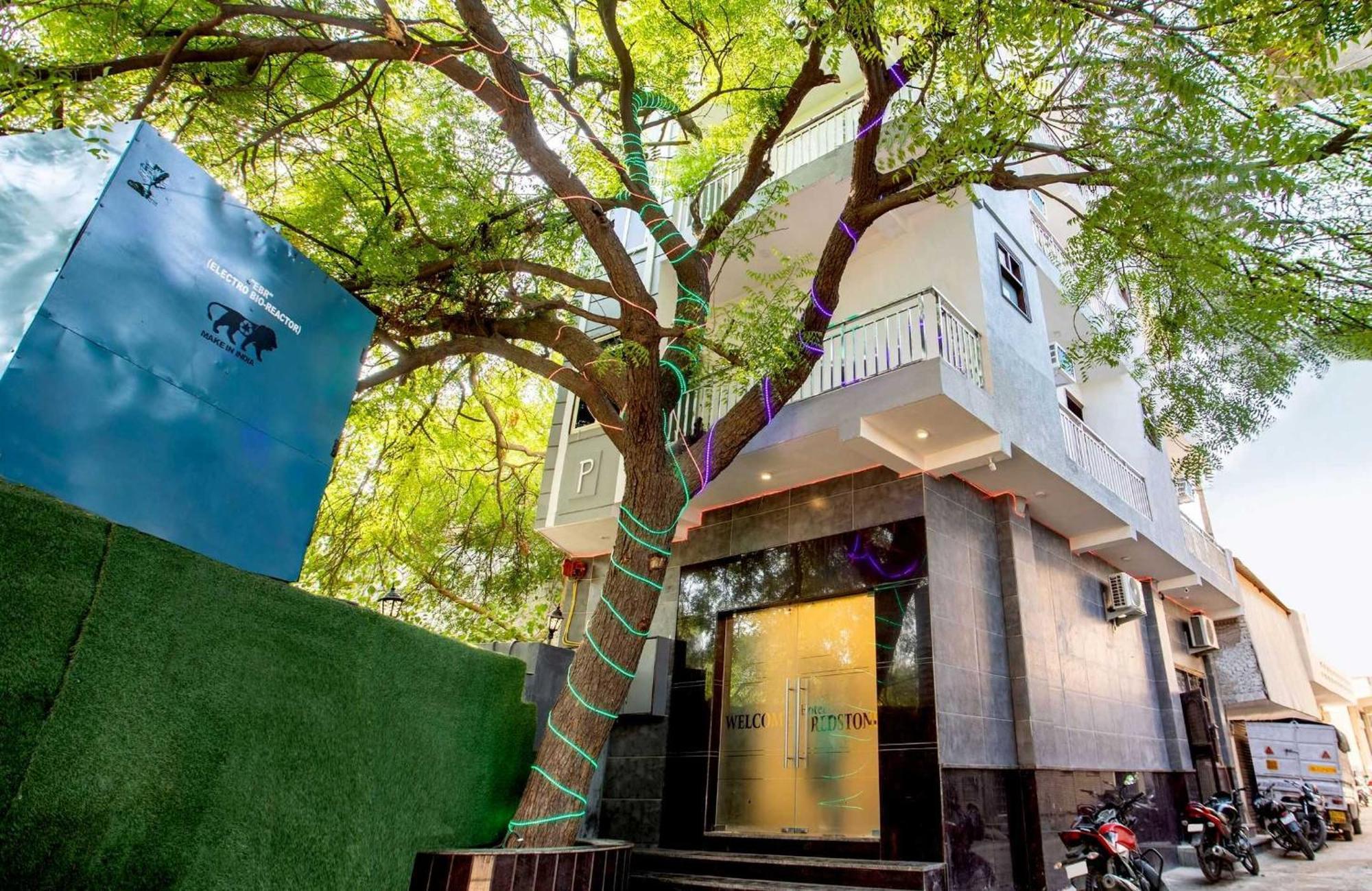 Super Oyo Hotel O Red Stone Inn New Delhi Bagian luar foto