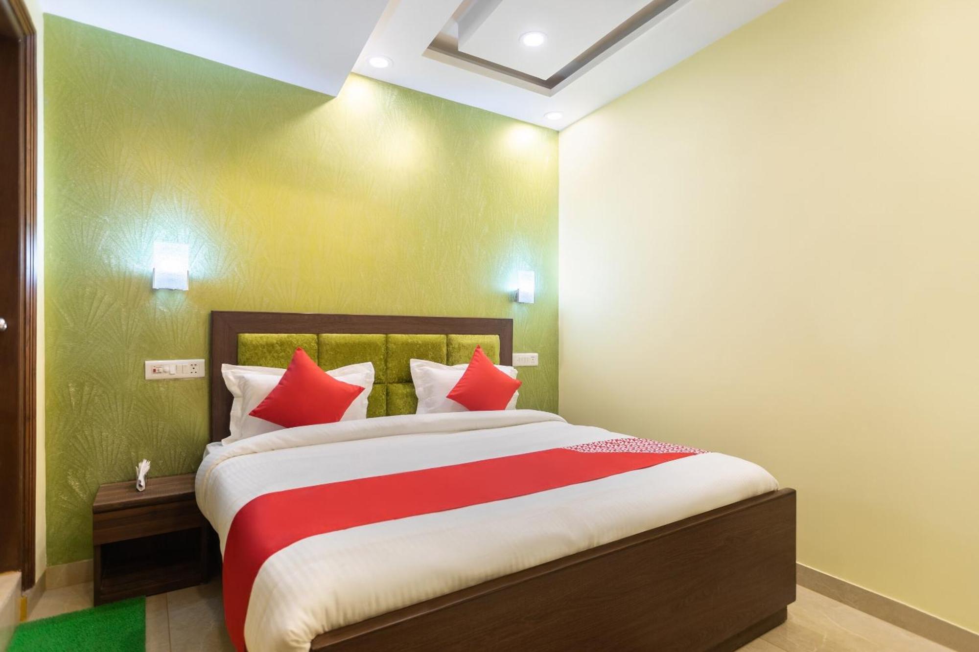 Super Oyo Hotel O Red Stone Inn New Delhi Bagian luar foto