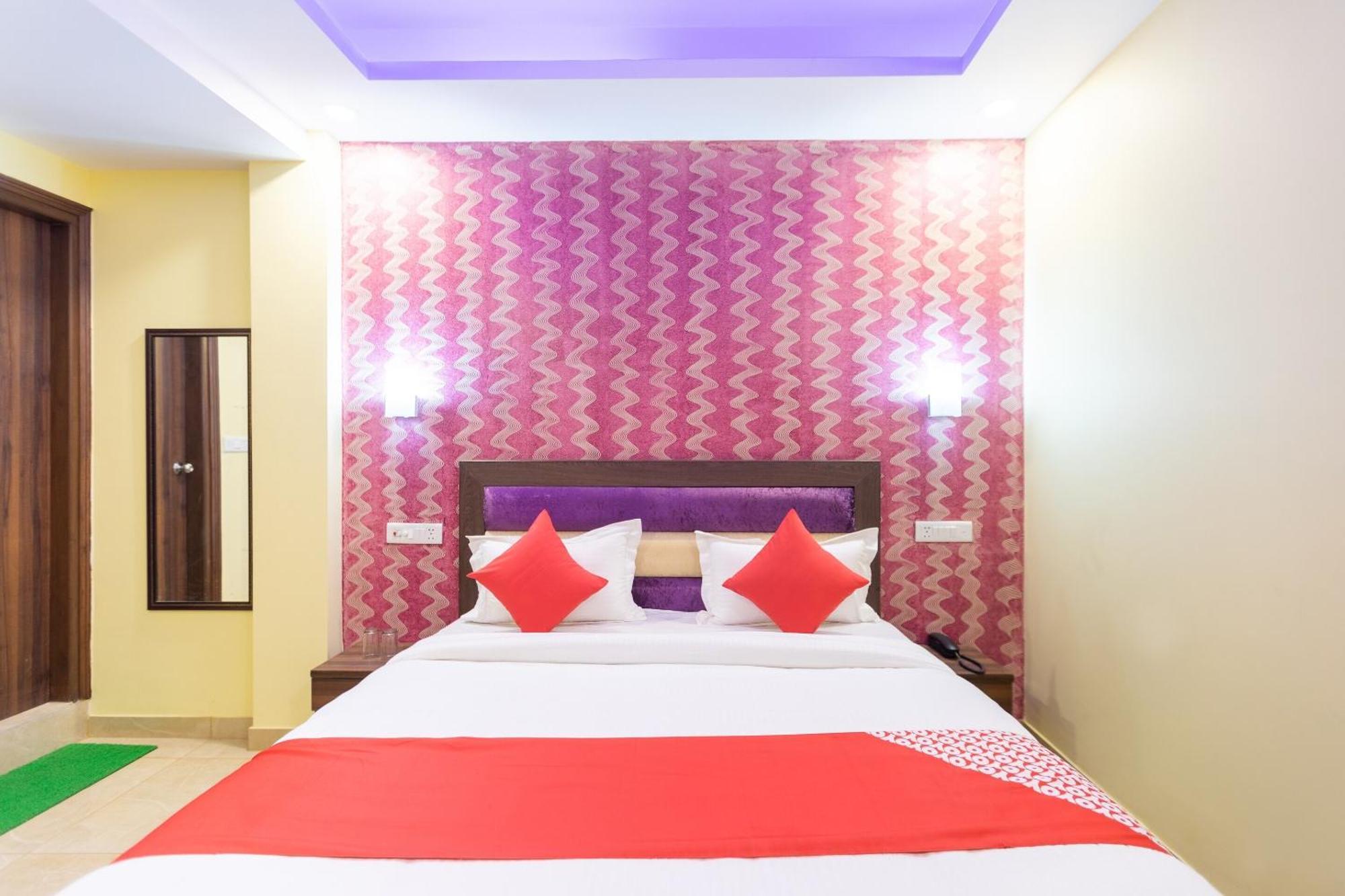 Super Oyo Hotel O Red Stone Inn New Delhi Bagian luar foto